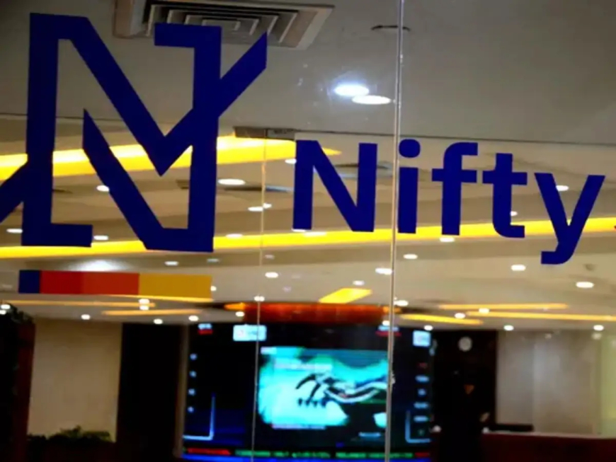 Stock Market Today: Nifty Nears 22,800, Sensex Drops 320 Points; M&M, ICICI Bank, Wipro Lead Declines